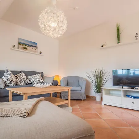Kapitaenshaus Kittler - Sehnsucht - 1og - Dg Apartment Wiek auf Ruegen